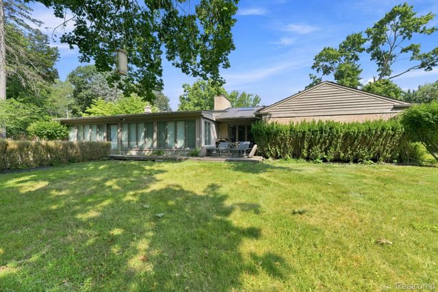 6975 Wing Lake Road, Bloomfield Hills, MI 48301