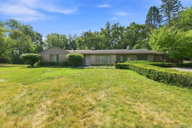 6975 Wing Lake Road, Bloomfield Hills, MI 48301