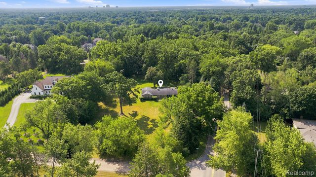 6975 Wing Lake Road, Bloomfield Hills, MI 48301
