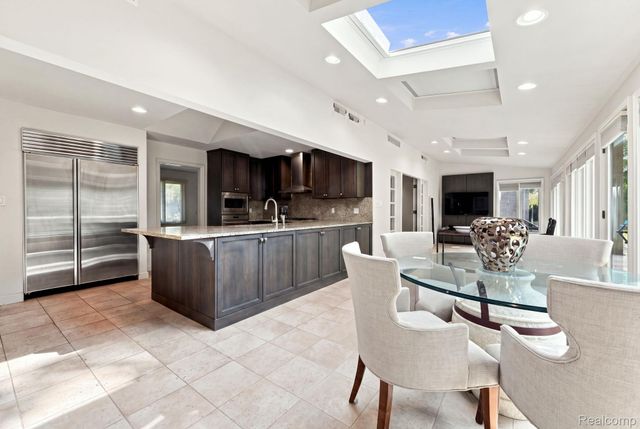 6975 Wing Lake Road, Bloomfield Hills, MI 48301