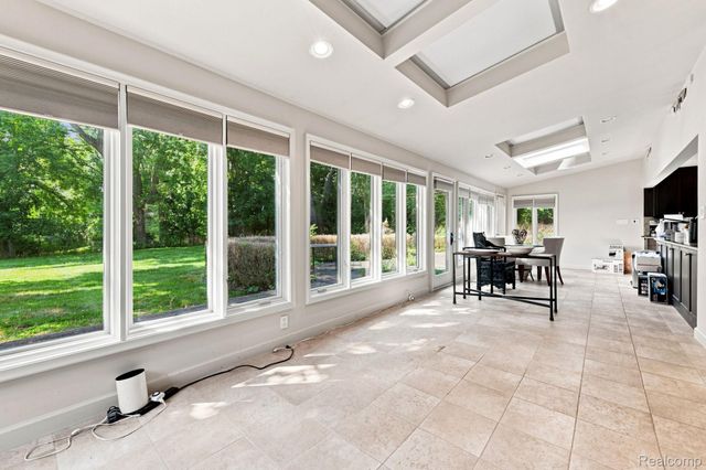 6975 Wing Lake Road, Bloomfield Hills, MI 48301