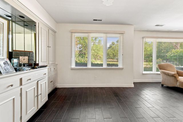 6975 Wing Lake Road, Bloomfield Hills, MI 48301