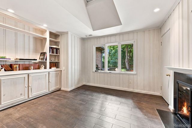 6975 Wing Lake Road, Bloomfield Hills, MI 48301