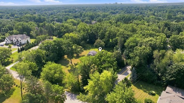 6975 Wing Lake Road, Bloomfield Hills, MI 48301