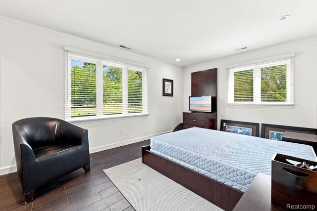 6975 Wing Lake Road, Bloomfield Hills, MI 48301