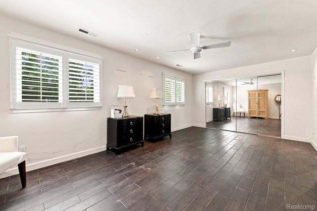 6975 Wing Lake Road, Bloomfield Hills, MI 48301