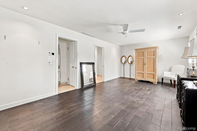6975 Wing Lake Road, Bloomfield Hills, MI 48301