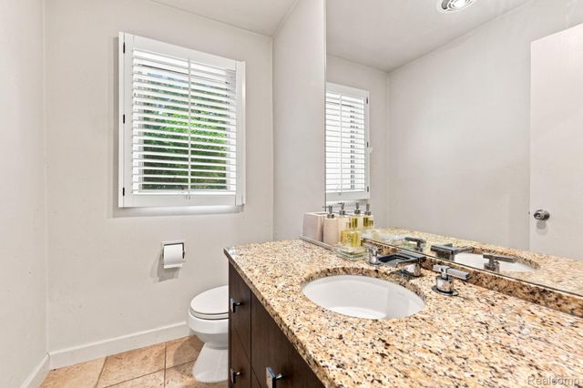 6975 Wing Lake Road, Bloomfield Hills, MI 48301