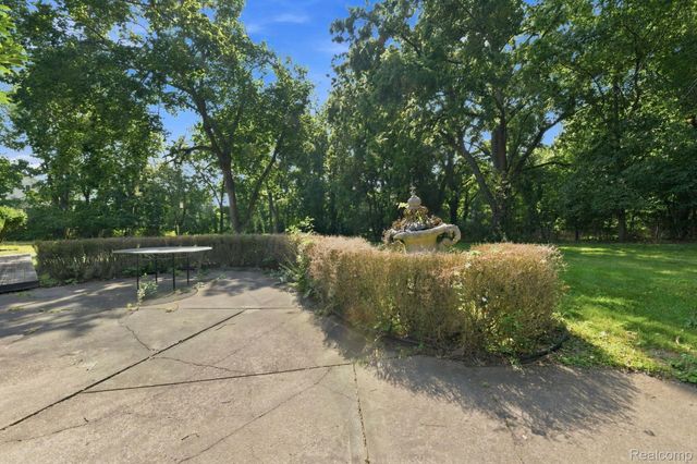 6975 Wing Lake Road, Bloomfield Hills, MI 48301