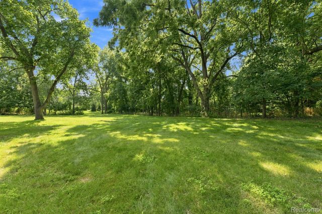 6975 Wing Lake Road, Bloomfield Hills, MI 48301