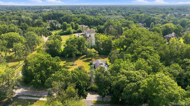 6975 Wing Lake Road, Bloomfield Hills, MI 48301