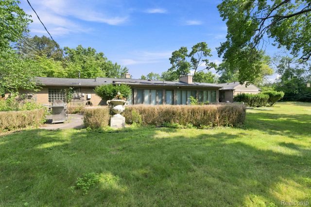 6975 Wing Lake Road, Bloomfield Hills, MI 48301