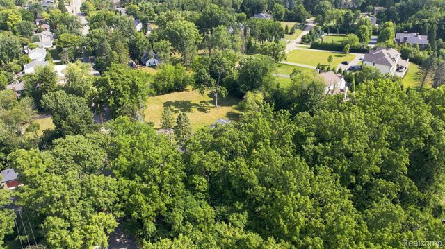 6975 Wing Lake Road, Bloomfield Hills, MI 48301