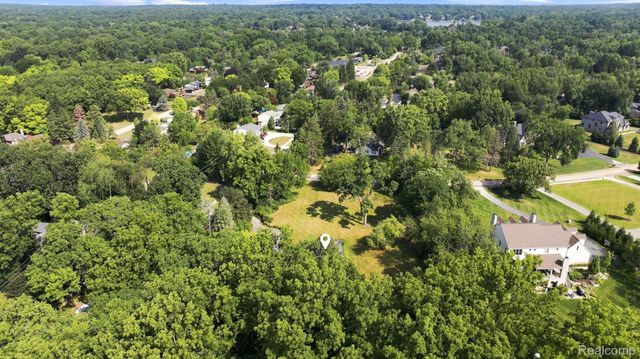 6975 Wing Lake Road, Bloomfield Hills, MI 48301