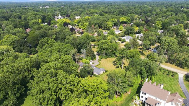 6975 Wing Lake Road, Bloomfield Hills, MI 48301