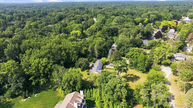 6975 Wing Lake Road, Bloomfield Hills, MI 48301
