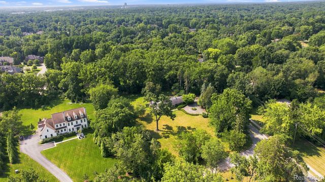 6975 Wing Lake Road, Bloomfield Hills, MI 48301