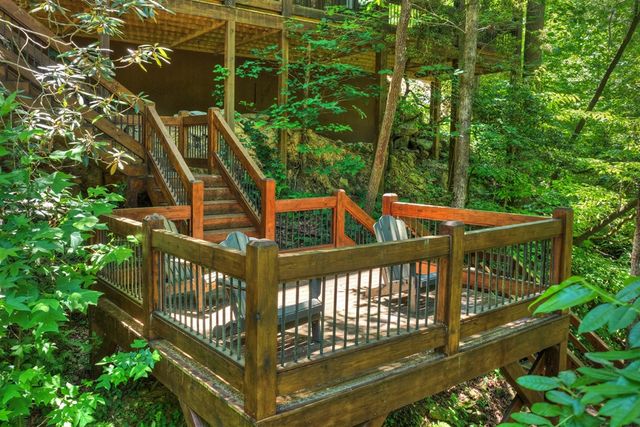 510 Gallery Court, Ellijay, GA 30540