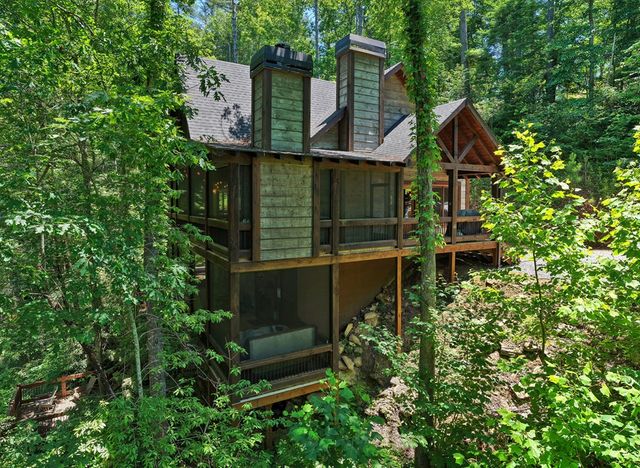 510 Gallery Court, Ellijay, GA 30540