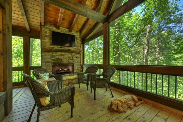 510 Gallery Court, Ellijay, GA 30540