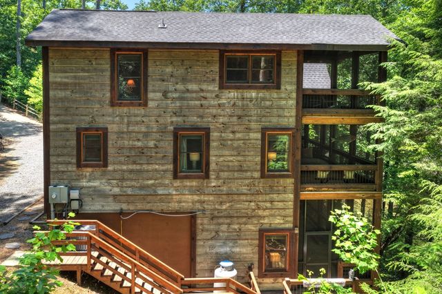 510 Gallery Court, Ellijay, GA 30540