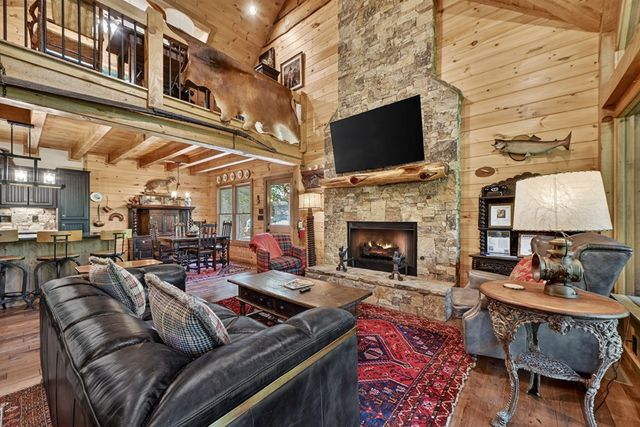 510 Gallery Court, Ellijay, GA 30540