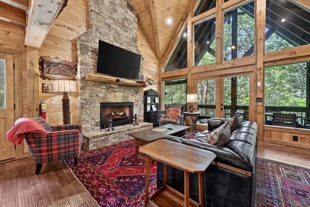 510 Gallery Court, Ellijay, GA 30540