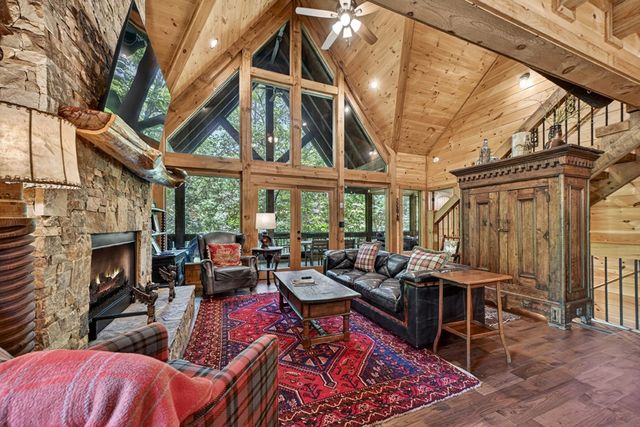 510 Gallery Court, Ellijay, GA 30540