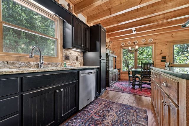 510 Gallery Court, Ellijay, GA 30540