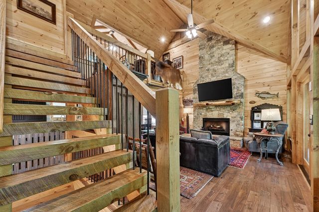 510 Gallery Court, Ellijay, GA 30540