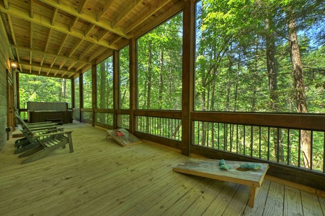 510 Gallery Court, Ellijay, GA 30540