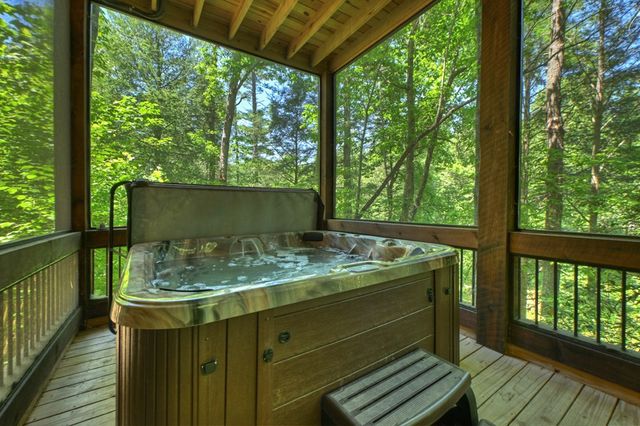 510 Gallery Court, Ellijay, GA 30540