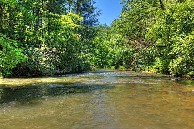 510 Gallery Court, Ellijay, GA 30540