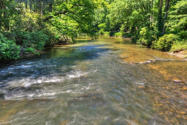 510 Gallery Court, Ellijay, GA 30540