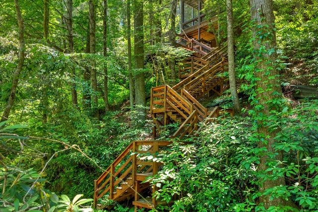 510 Gallery Court, Ellijay, GA 30540