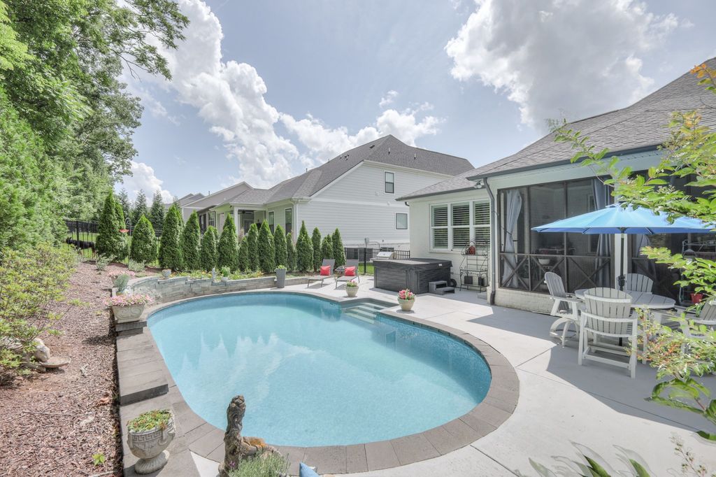 2600 Bramblewood Ln, Thompsons Station, TN 37179