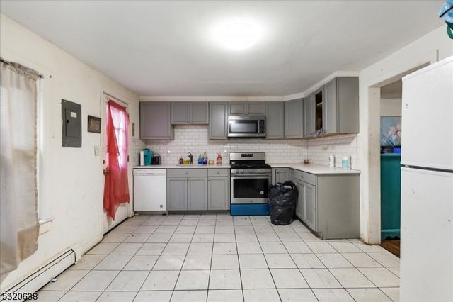 31 Arch St, High Bridge Boro, NJ 08829