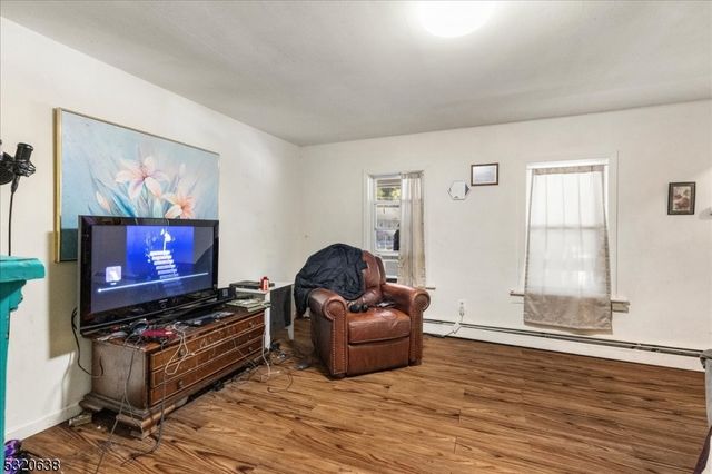 31 Arch St, High Bridge Boro, NJ 08829