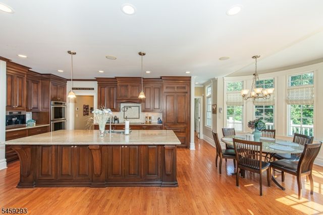 104 Laurel Hill Rd, Mountain Lakes Boro, NJ 07046