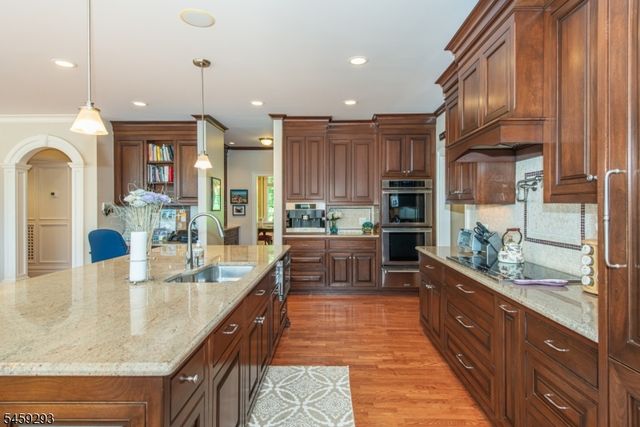104 Laurel Hill Rd, Mountain Lakes Boro, NJ 07046