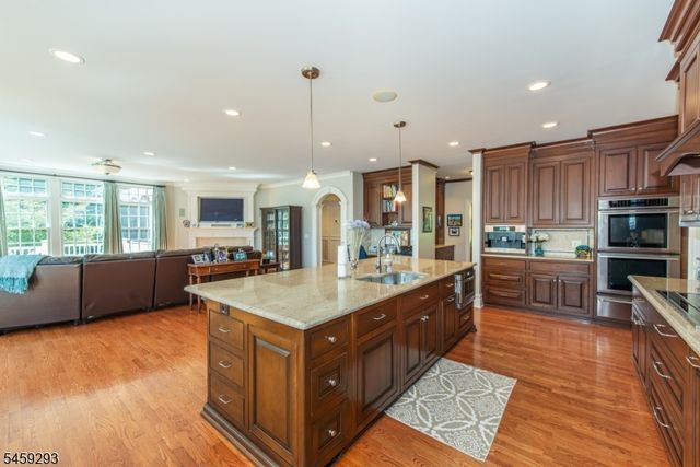 104 Laurel Hill Rd, Mountain Lakes Boro, NJ 07046