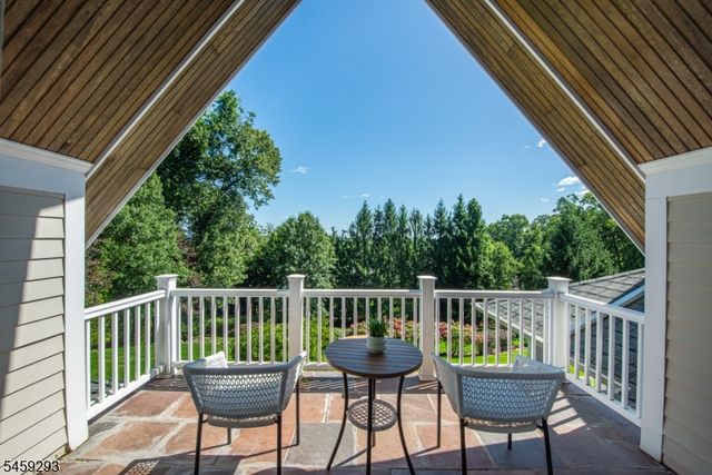 104 Laurel Hill Rd, Mountain Lakes Boro, NJ 07046