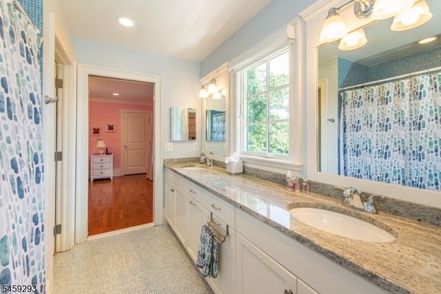 104 Laurel Hill Rd, Mountain Lakes Boro, NJ 07046