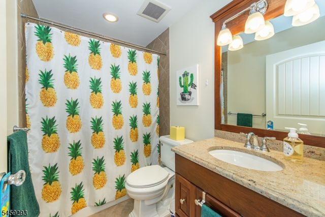 104 Laurel Hill Rd, Mountain Lakes Boro, NJ 07046