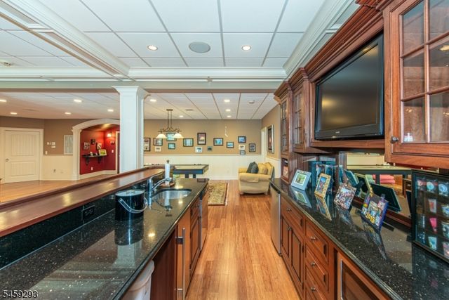 104 Laurel Hill Rd, Mountain Lakes Boro, NJ 07046
