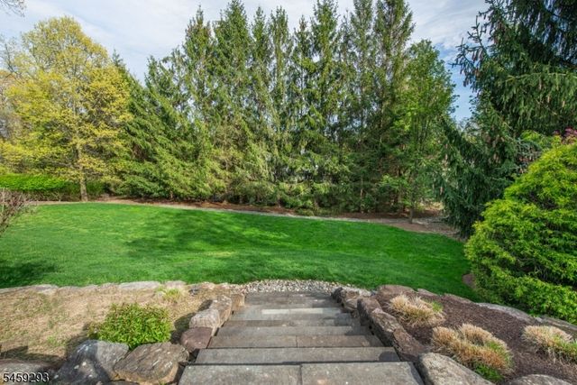 104 Laurel Hill Rd, Mountain Lakes Boro, NJ 07046