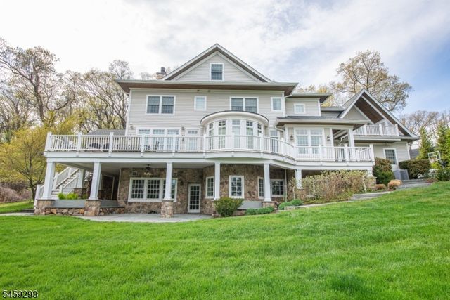 104 Laurel Hill Rd, Mountain Lakes Boro, NJ 07046