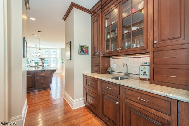 104 Laurel Hill Rd, Mountain Lakes Boro, NJ 07046