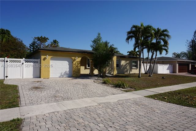 4857 Alfresco St, Boca Raton, FL 33428