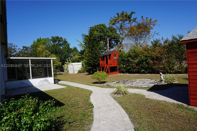 4857 Alfresco St, Boca Raton, FL 33428